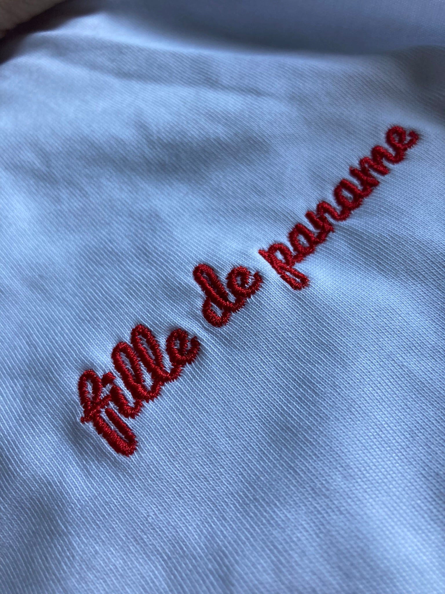 Sweat Fille de Paname bleu pour femmes brodé, mode parisienne chic et décontractée